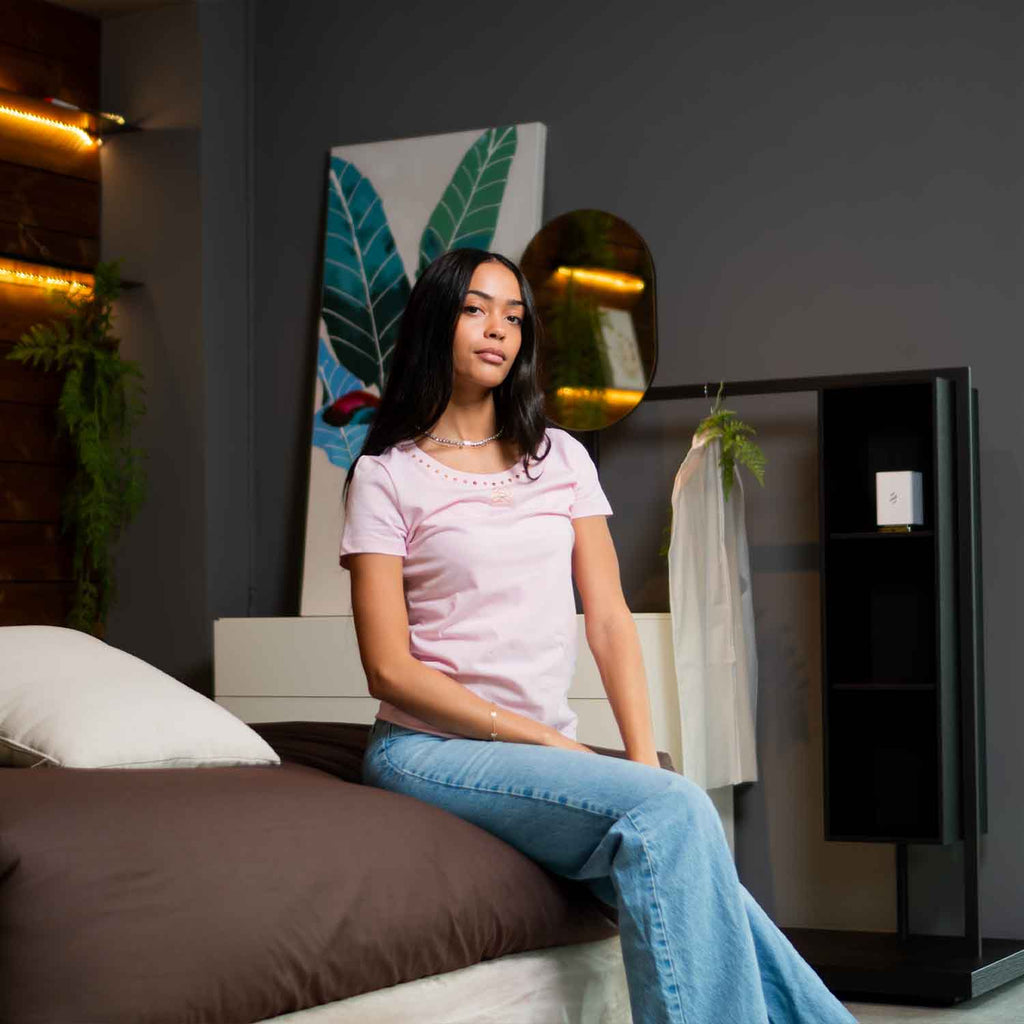 AURELIA - T-Shirt rosa con borchie oro satinato