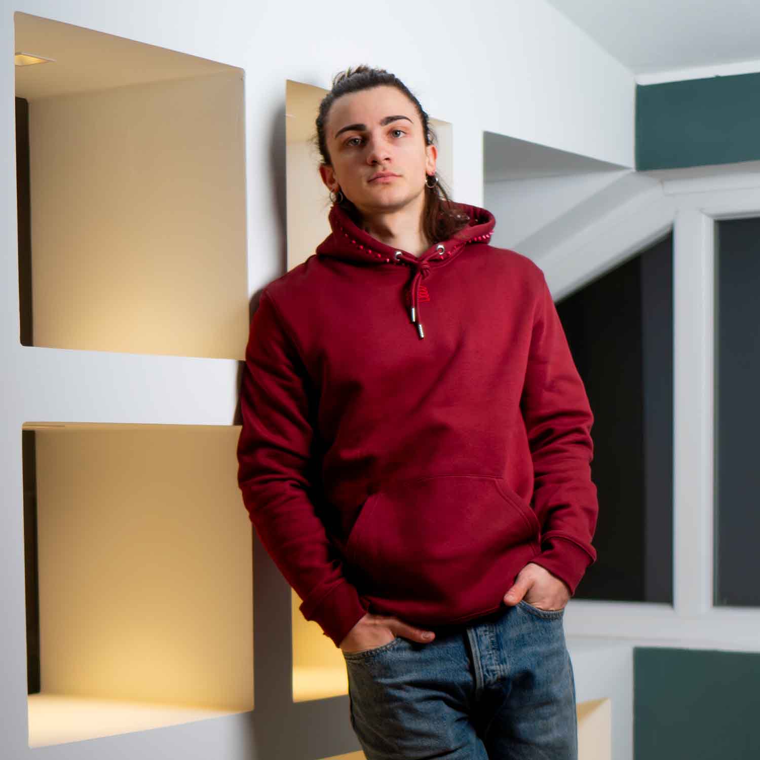 ICONIRIA - Felpa con cappuccio bordeaux con borchie bordeaux