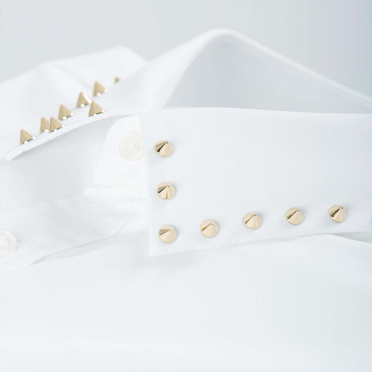 SCALA - Camicia bianca con borchie oro