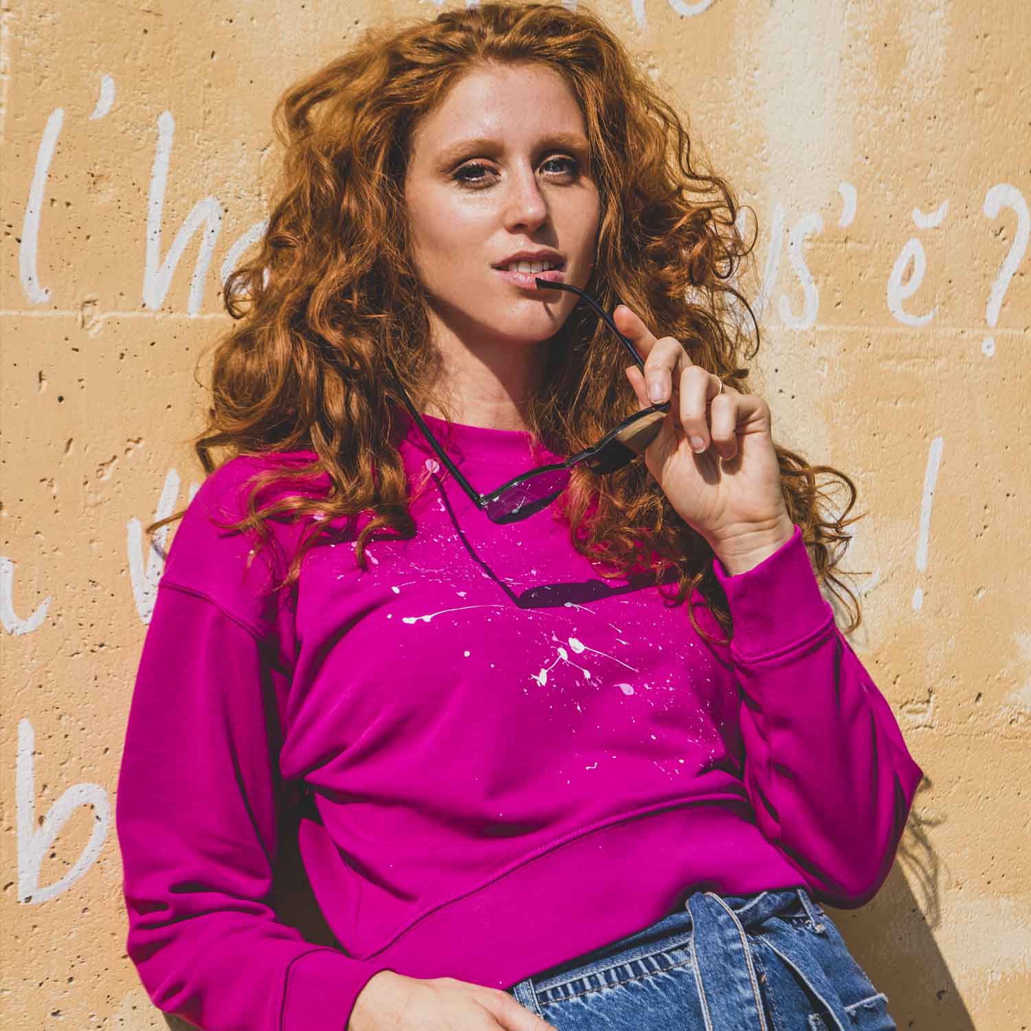 LEDORIA - Felpa crop girocollo fucsia dipinta a mano