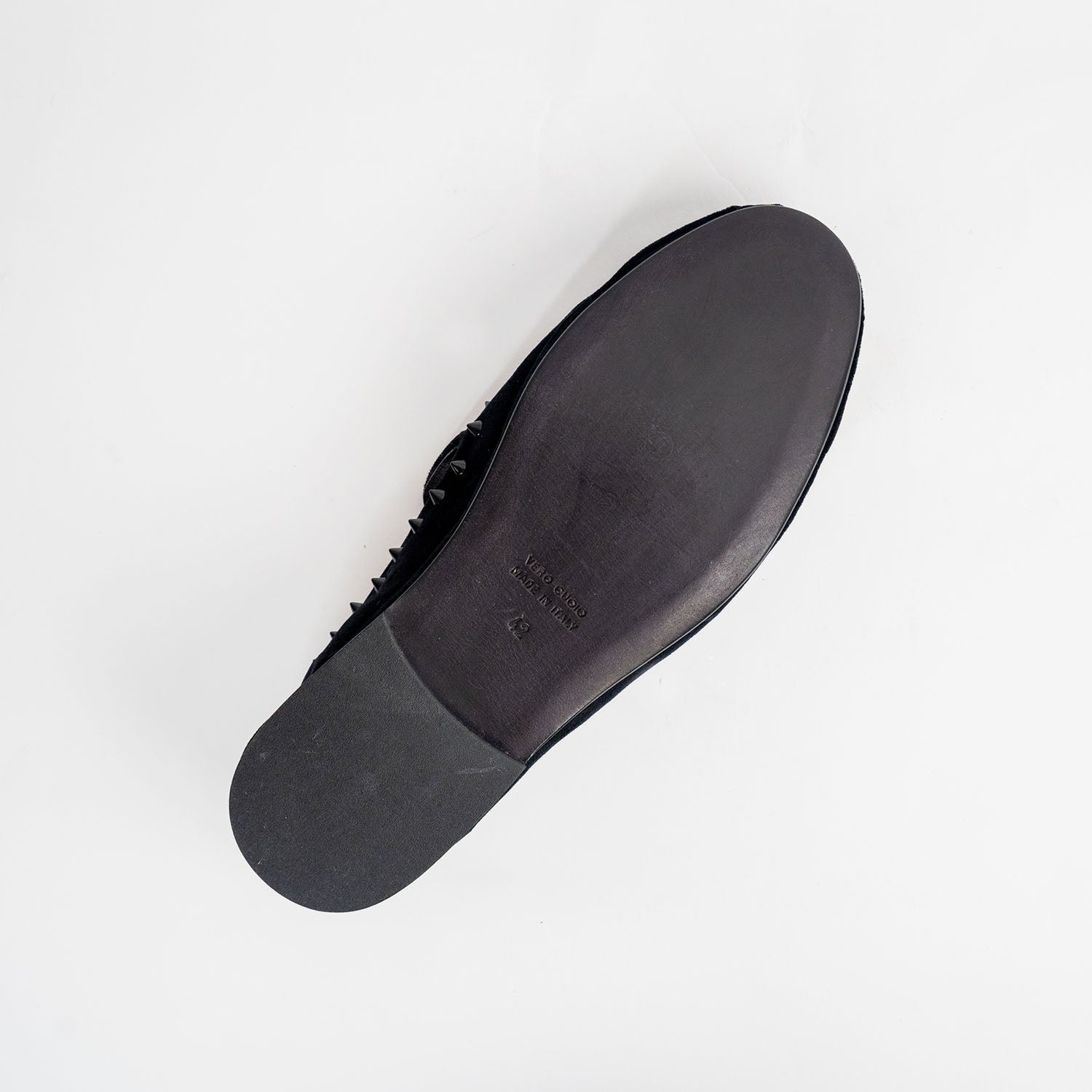 ALESSIO – Loafer Nera Borchiata in Velluto